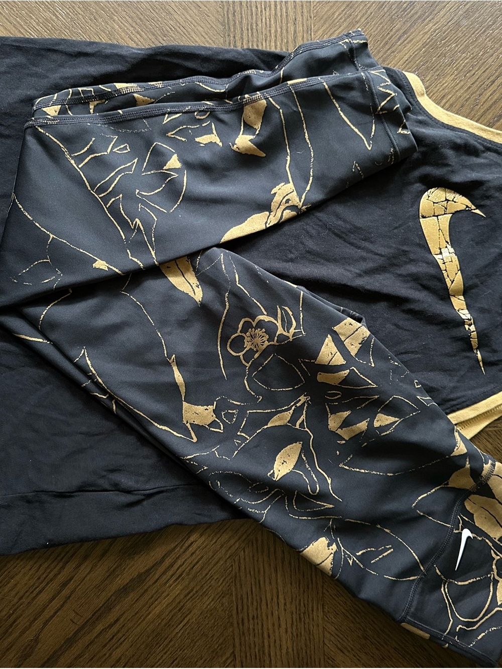 Nike Women’s Tank and Leggings, size XS with Gold Floral Print